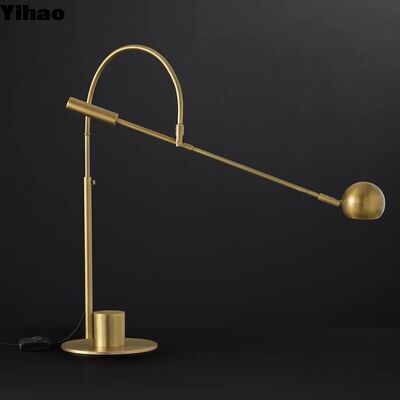 Yihao Classic Modern Copper Body LED Desk Lamp με 2700K θερμό λευκό φως και βάση E14 για διακόσμηση σπιτιού